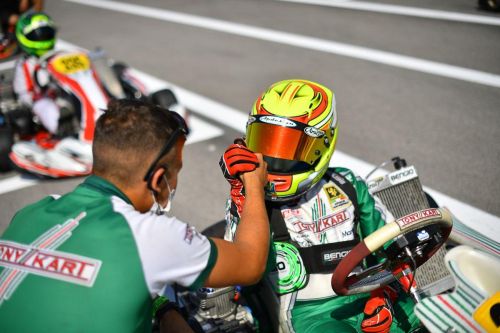 Campionato-Italiano-Karting-2020-Cat.-X30Junior-Sarno-Pre-Griglia-Finale-con-il-suo-meccanico-Federico-Felici